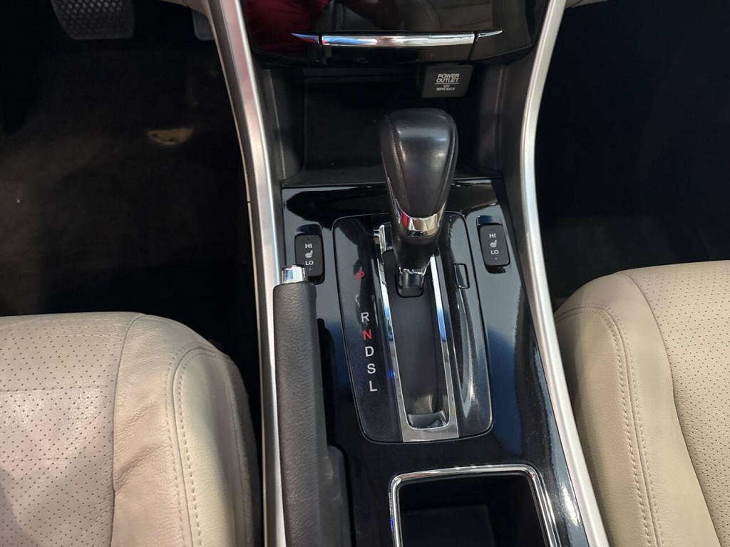 2016 Honda Accord Image 23