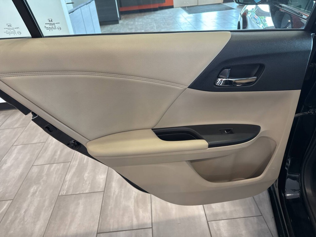 2016 Honda Accord Image 27