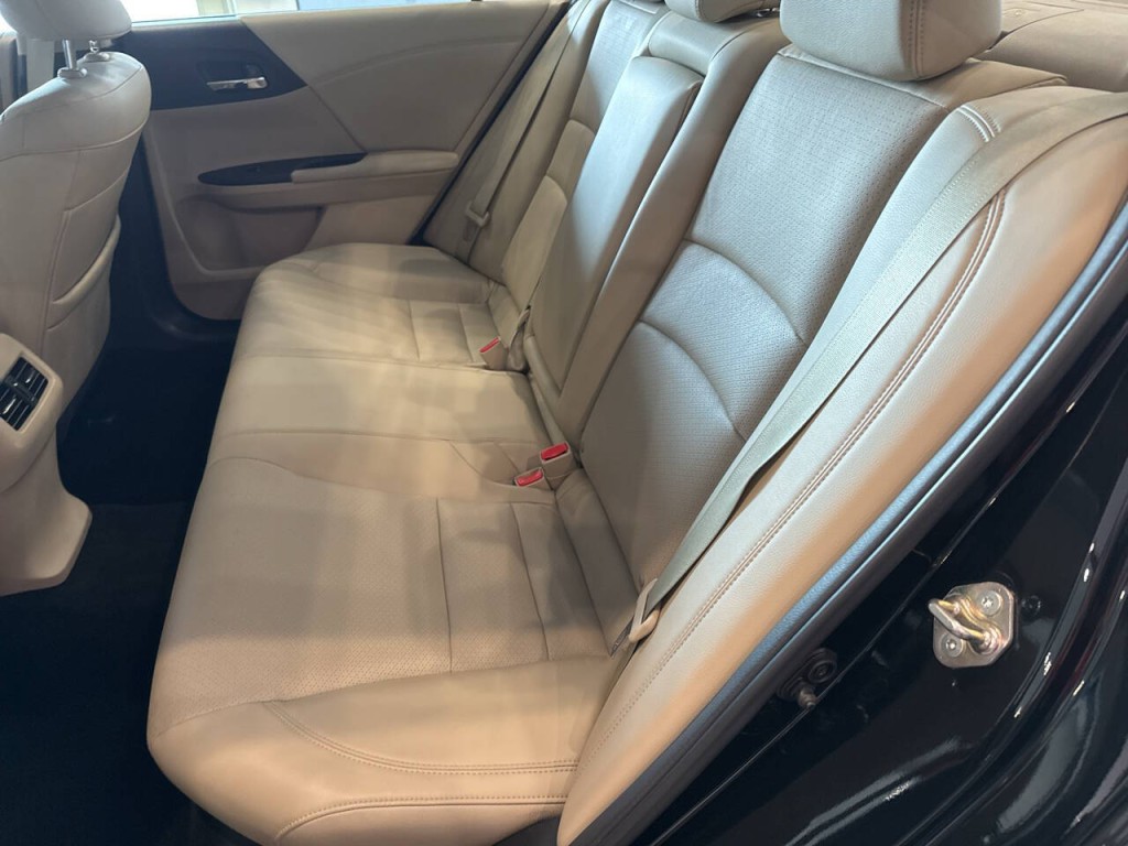 2016 Honda Accord Image 28