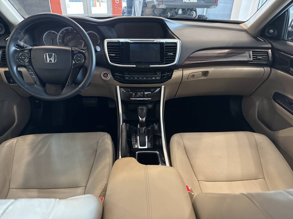 2016 Honda Accord Image 30