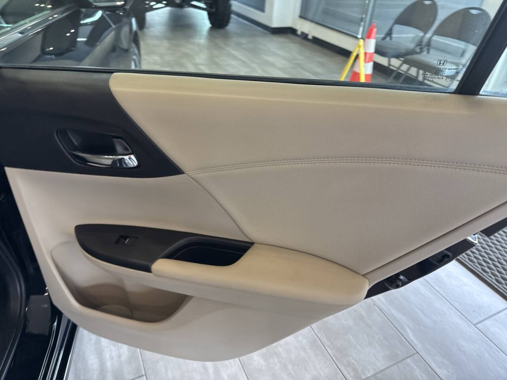 2016 Honda Accord Image 34