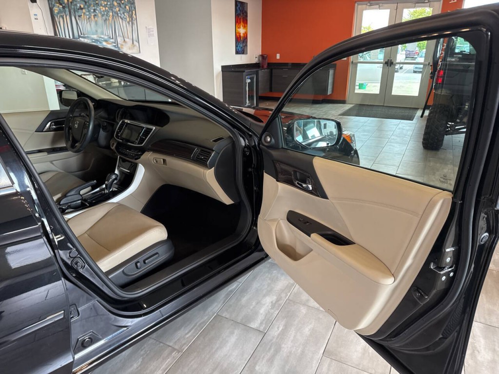 2016 Honda Accord Image 36