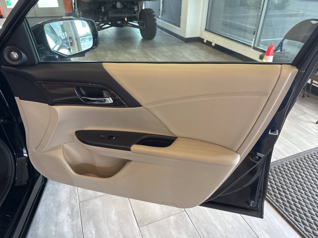 2016 Honda Accord Image 37