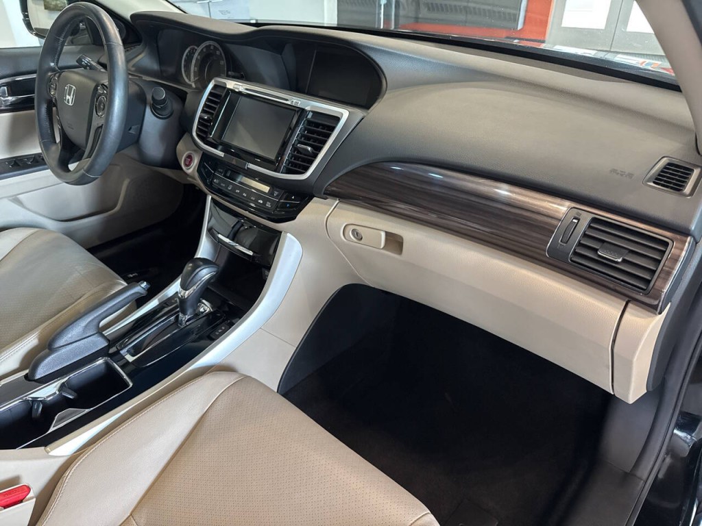 2016 Honda Accord Image 40