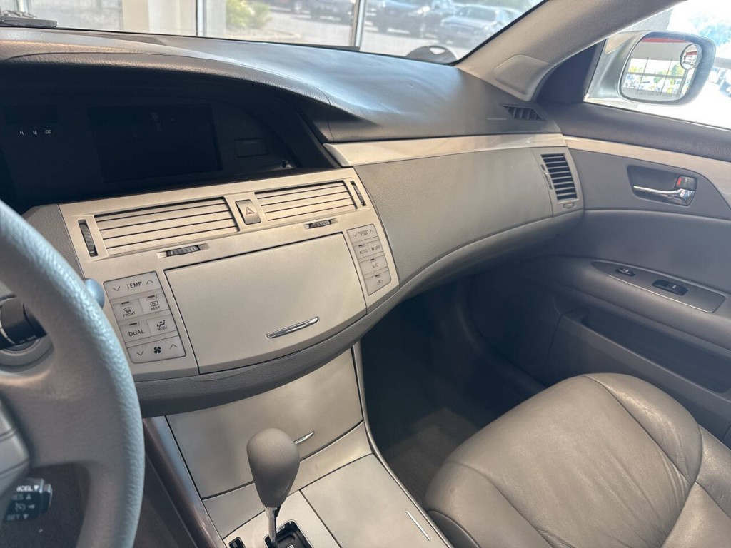 2006 Toyota Avalon Image 17