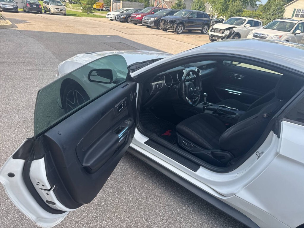 2018 Ford Mustang Image 15