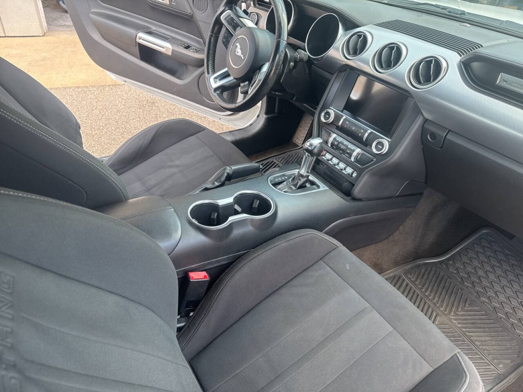 2018 Ford Mustang Image 18