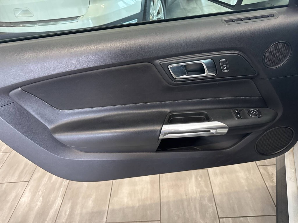 2018 Ford Mustang Image 16