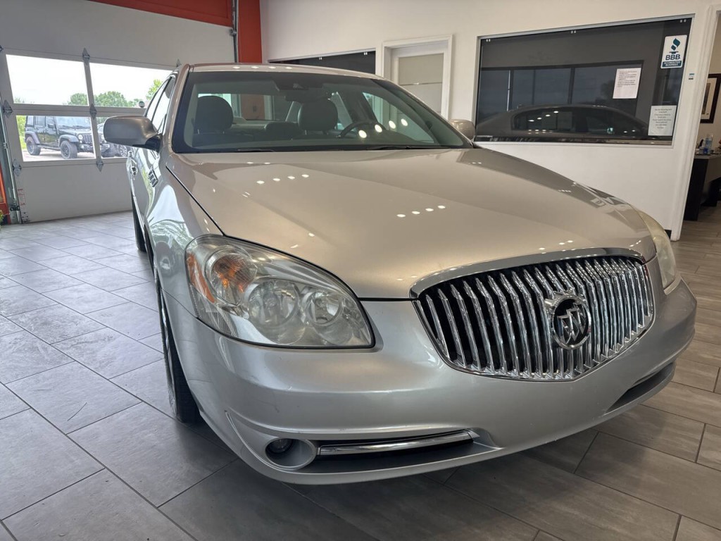 2010 Buick Lucerne Image 1