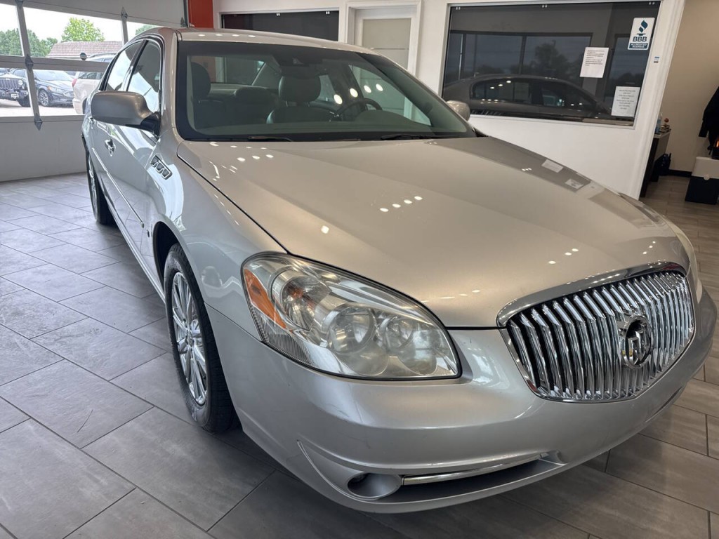 2010 Buick Lucerne Image 2
