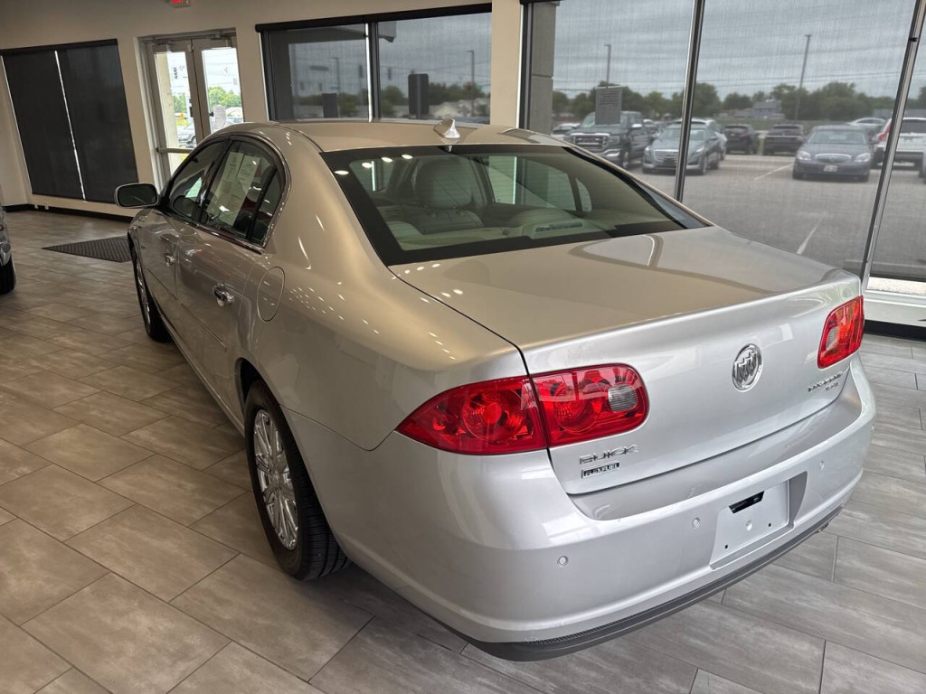 2010 Buick Lucerne Image 9