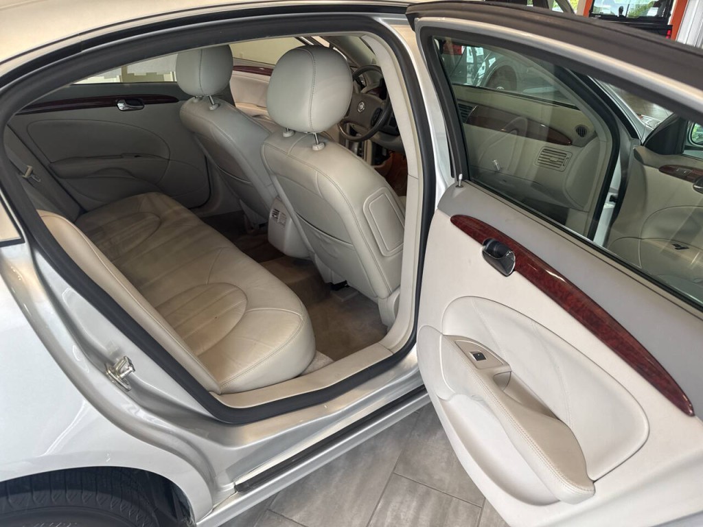 2010 Buick Lucerne Image 16