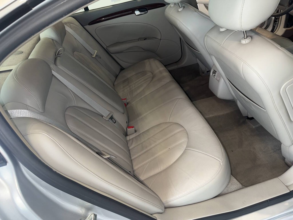 2010 Buick Lucerne Image 17