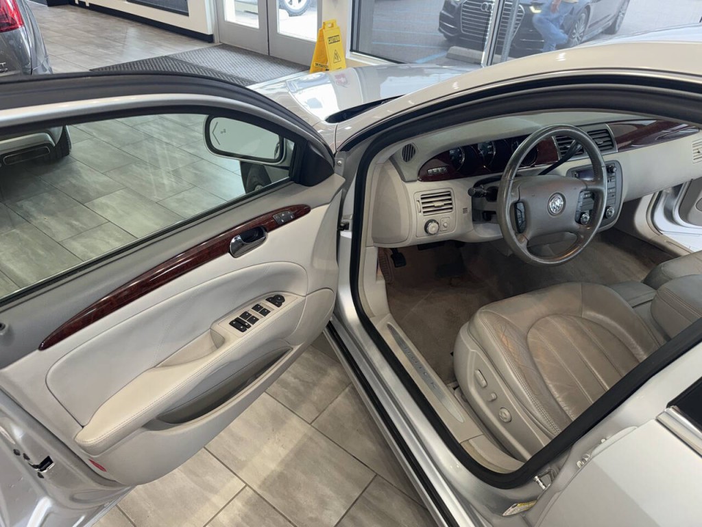 2010 Buick Lucerne Image 18