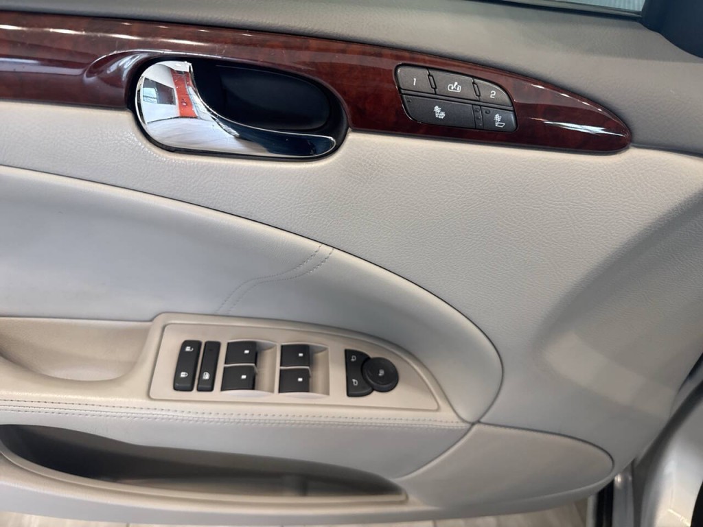 2010 Buick Lucerne Image 26