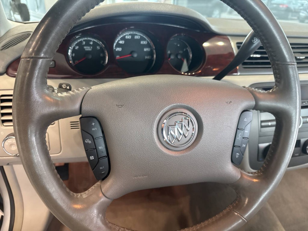 2010 Buick Lucerne Image 27