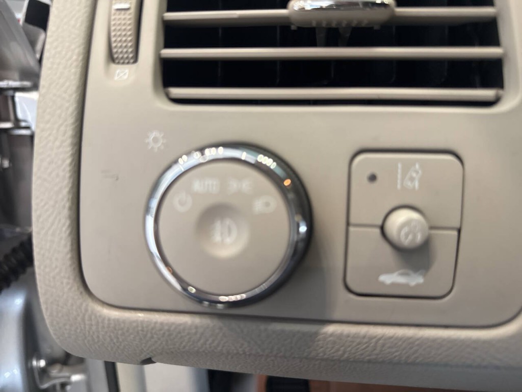 2010 Buick Lucerne Image 31