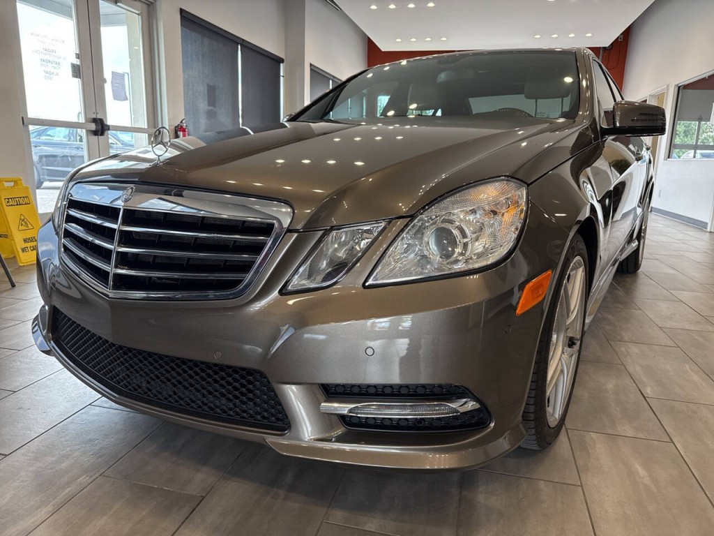 2013 Mercedes-Benz E-Class Image 3