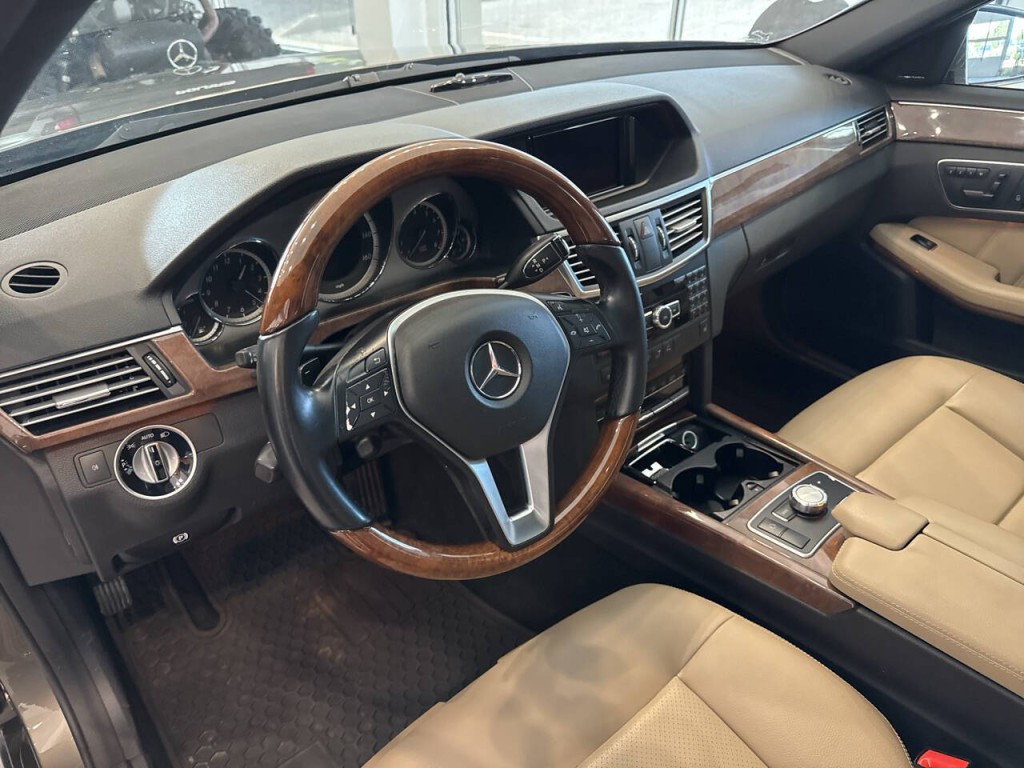 2013 Mercedes-Benz E-Class Image 16