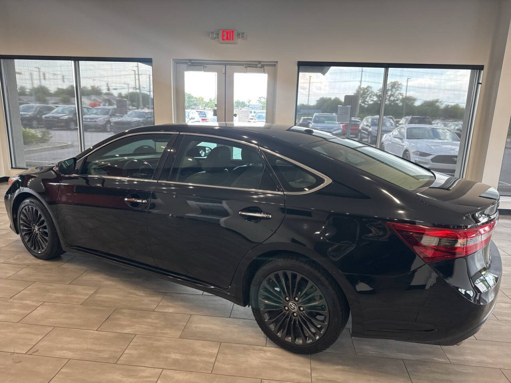 2016 Toyota Avalon Image 10