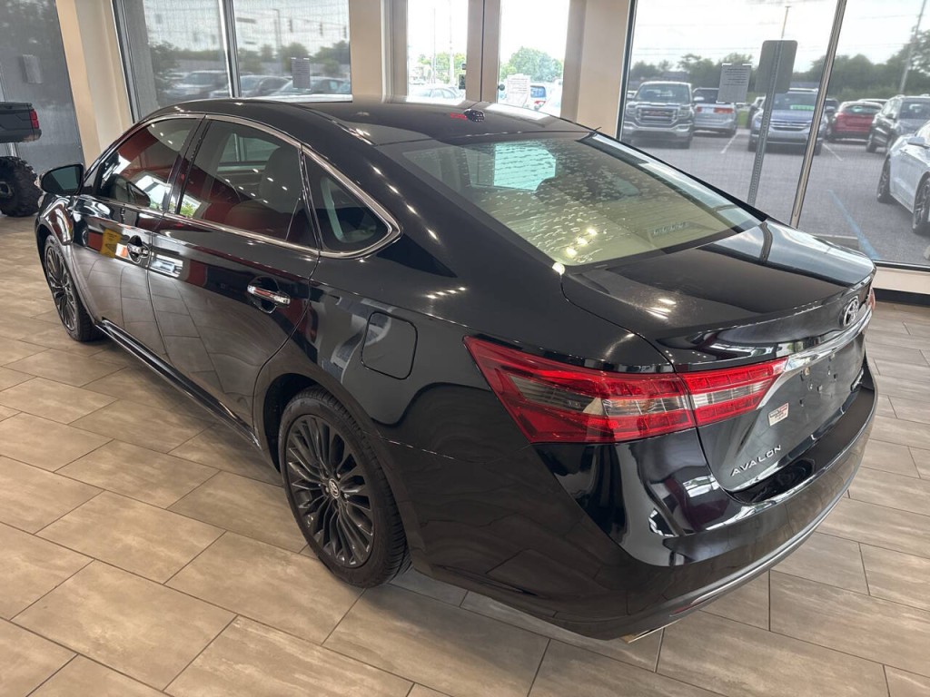 2016 Toyota Avalon Image 11
