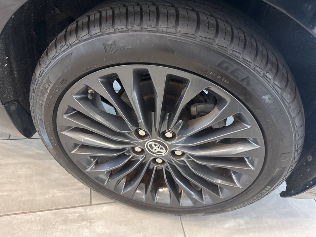2016 Toyota Avalon Image 12