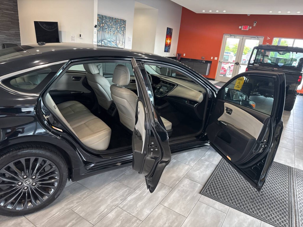 2016 Toyota Avalon Image 19