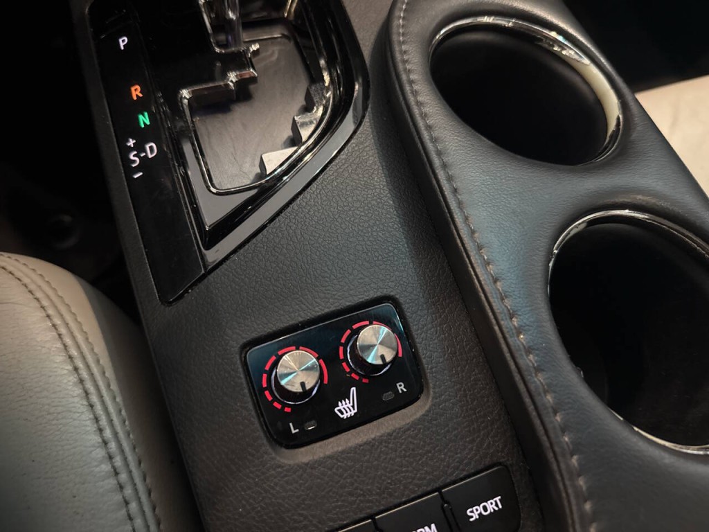 2016 Toyota Avalon Image 21