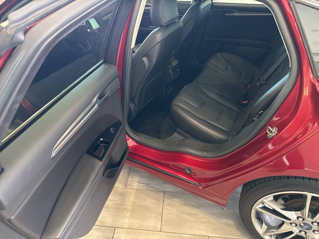 2016 Ford Fusion Image 27