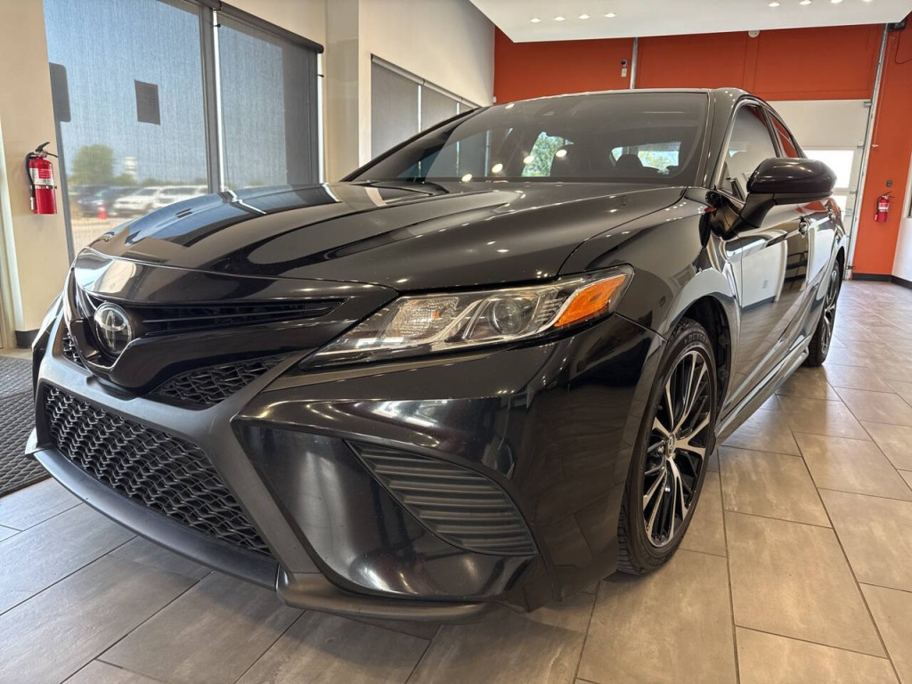 2020 Toyota Camry Image 1