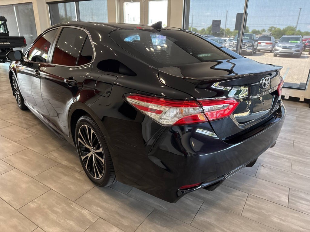 2020 Toyota Camry Image 6