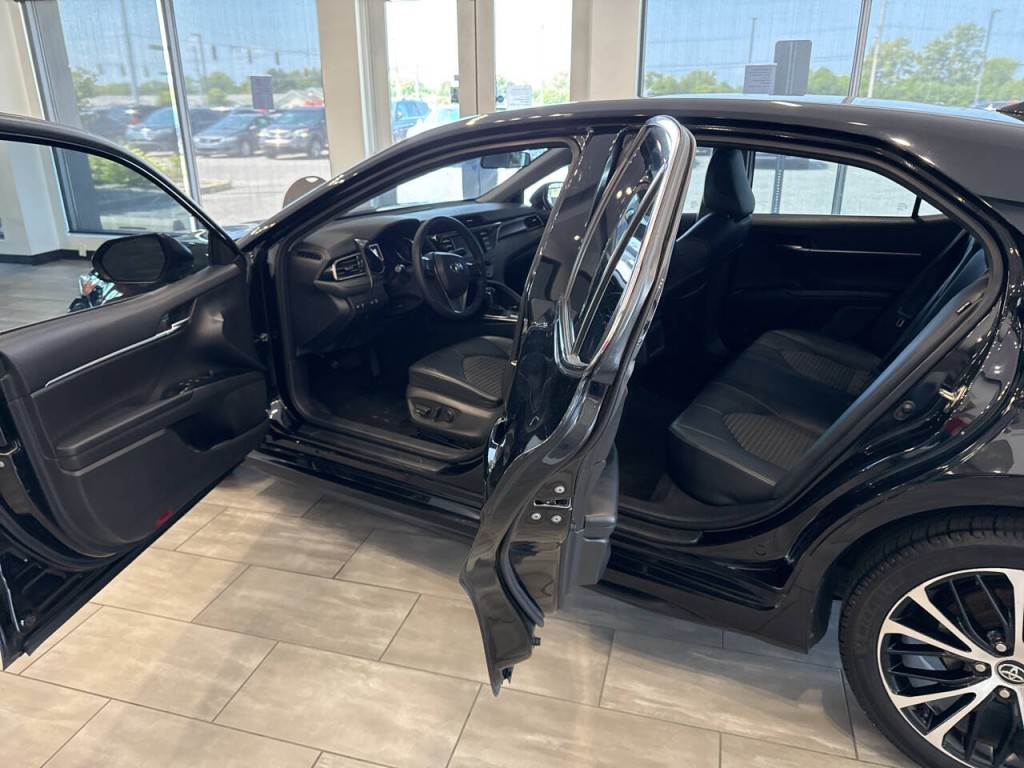 2020 Toyota Camry Image 9