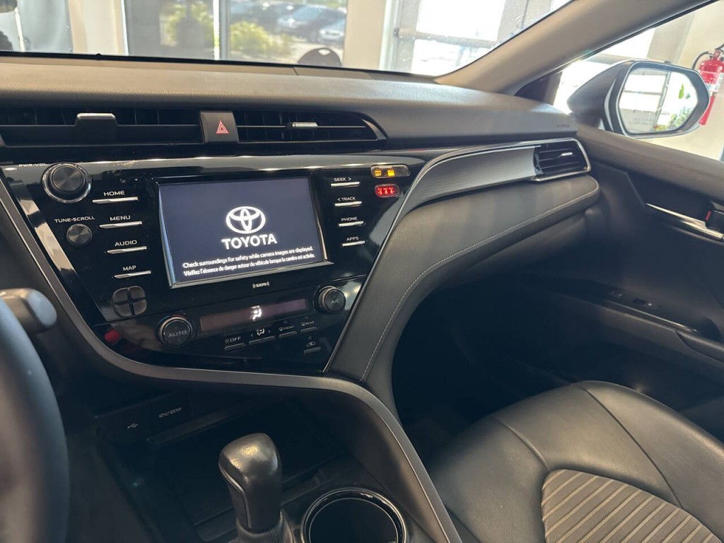 2020 Toyota Camry Image 16