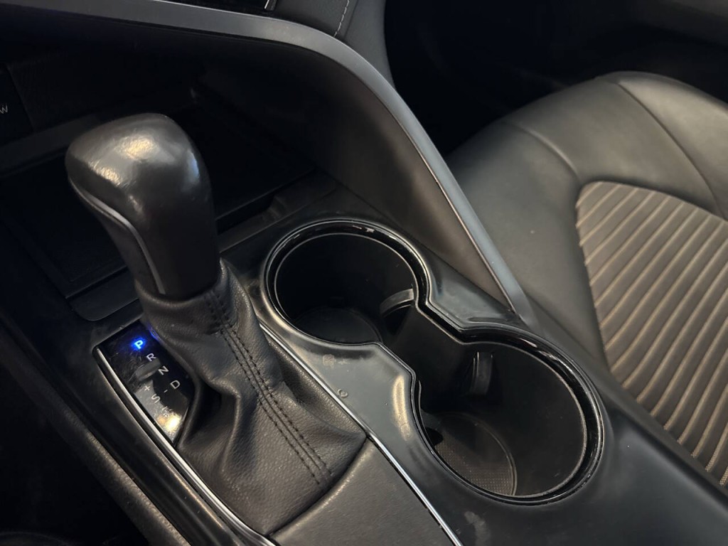 2020 Toyota Camry Image 19