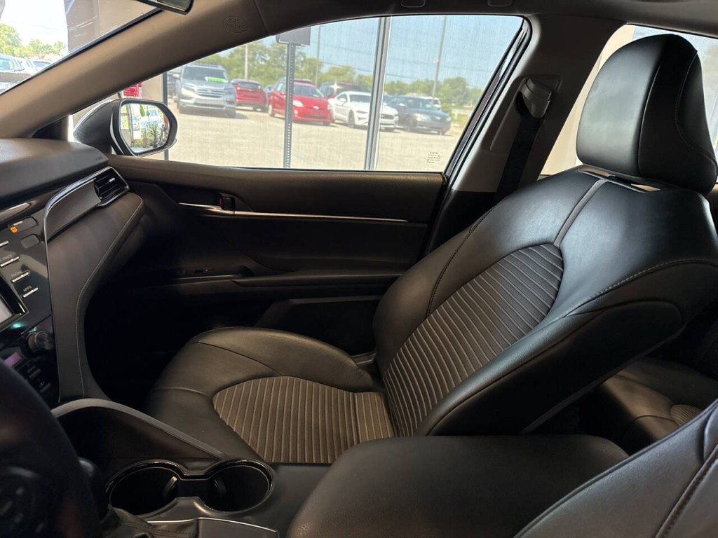 2020 Toyota Camry Image 20