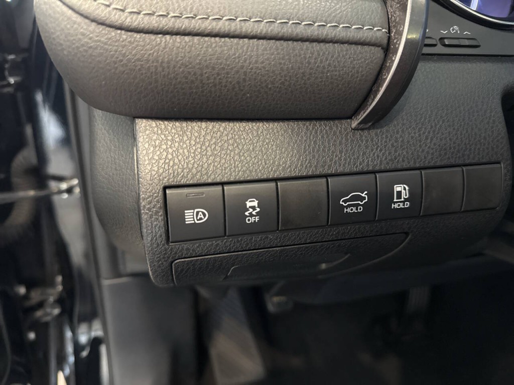 2020 Toyota Camry Image 24