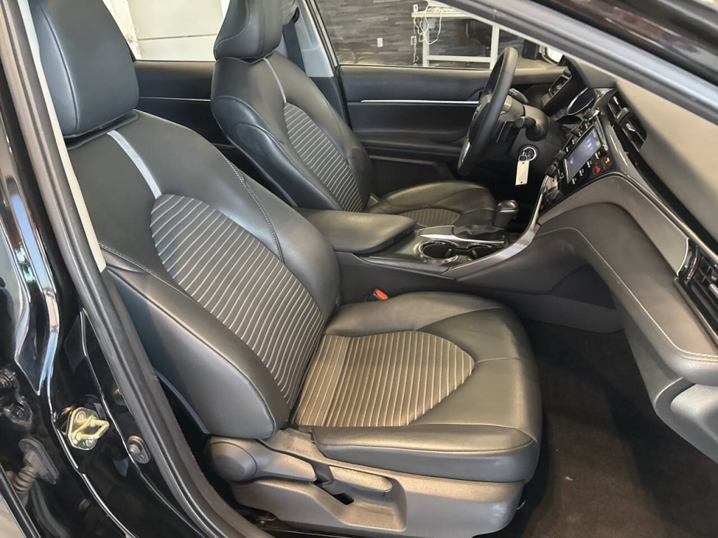 2020 Toyota Camry Image 32