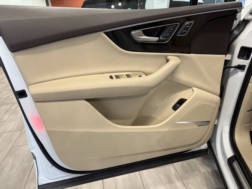 2017 Audi Q7 Image 16