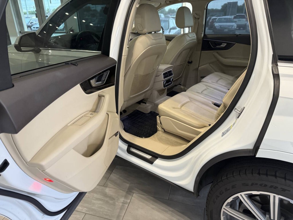 2017 Audi Q7 Image 33