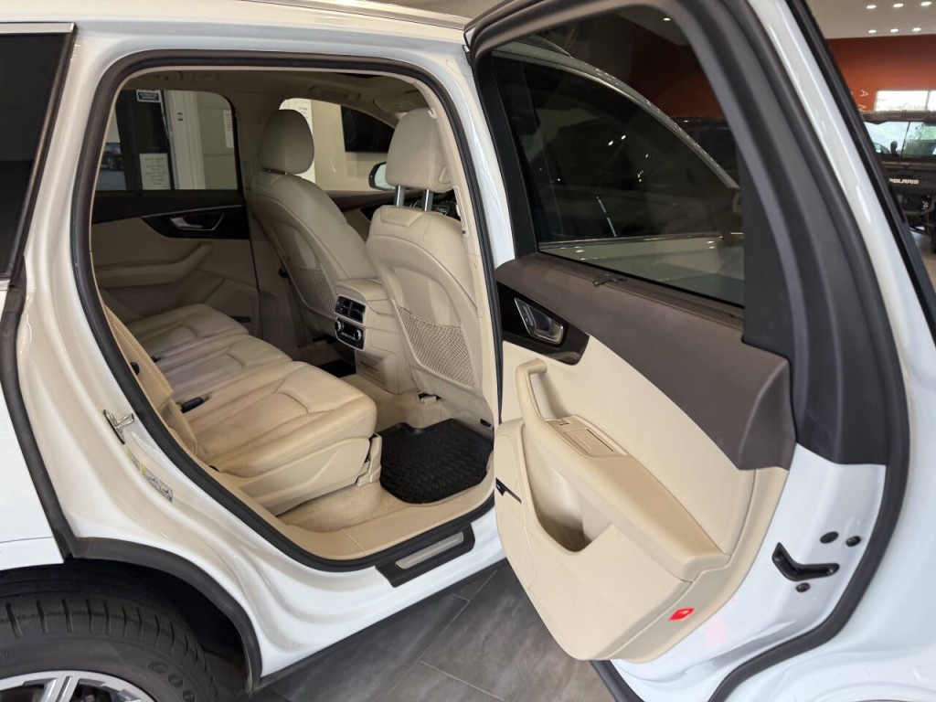 2017 Audi Q7 Image 44