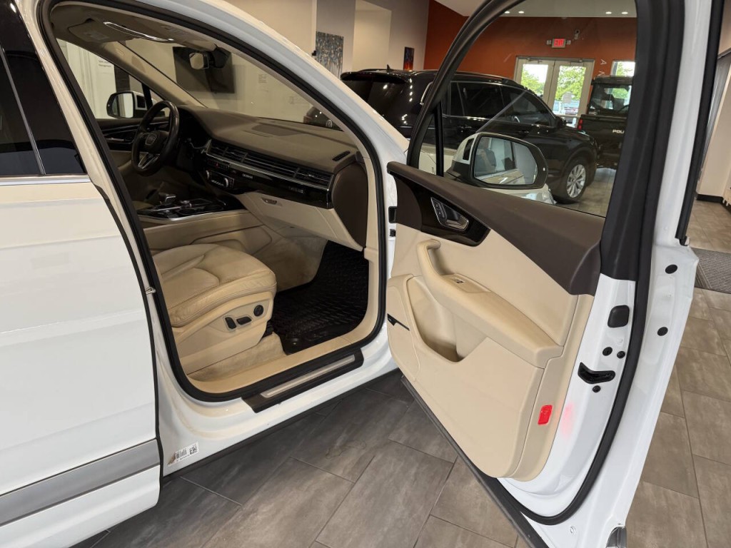 2017 Audi Q7 Image 48
