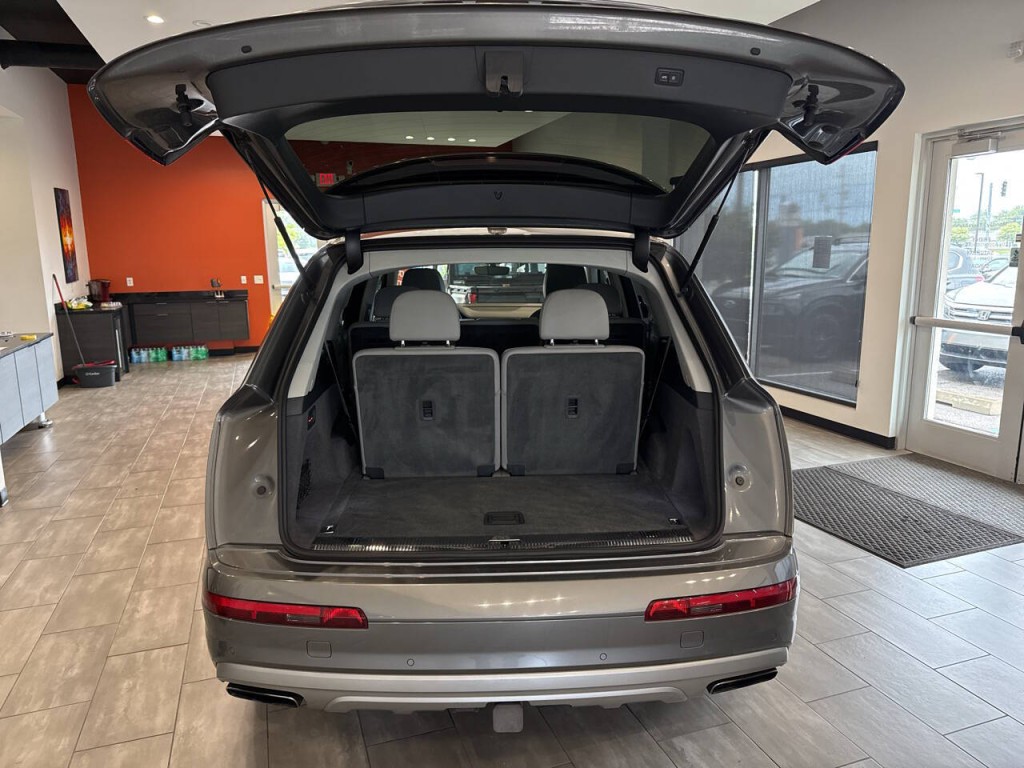 2017 Audi Q7 Image 32