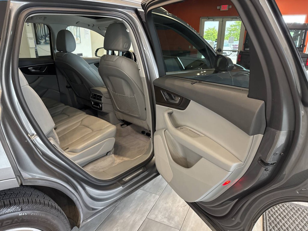 2017 Audi Q7 Image 37