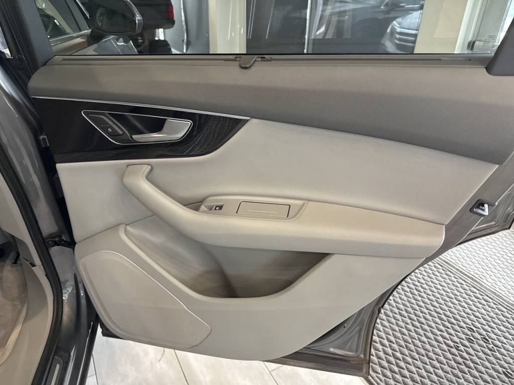 2017 Audi Q7 Image 38