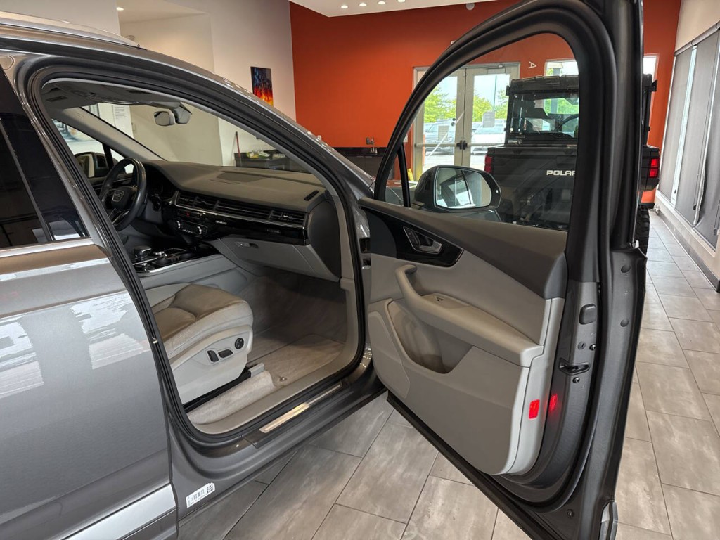 2017 Audi Q7 Image 41