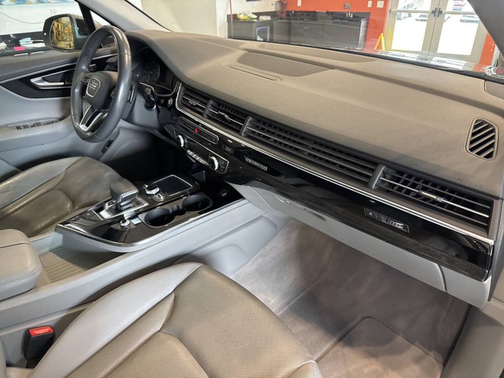 2017 Audi Q7 Image 45
