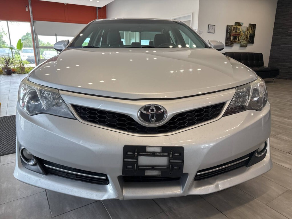 2014 Toyota Camry Image 2