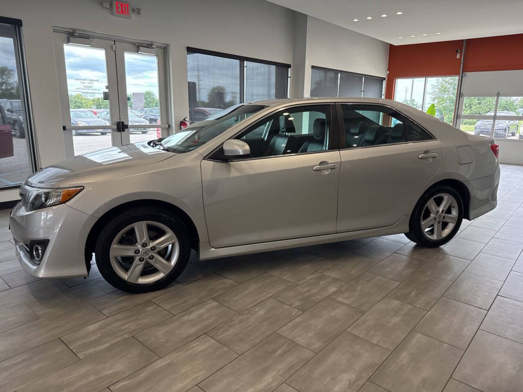 2014 Toyota Camry Image 4