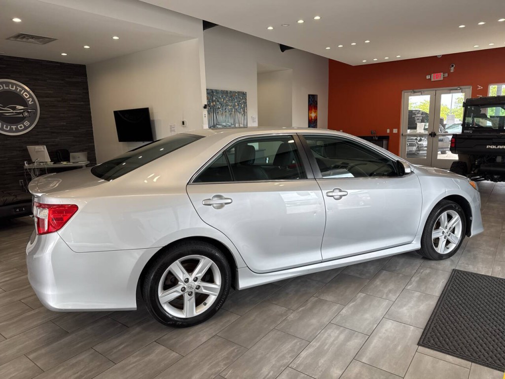 2014 Toyota Camry Image 8