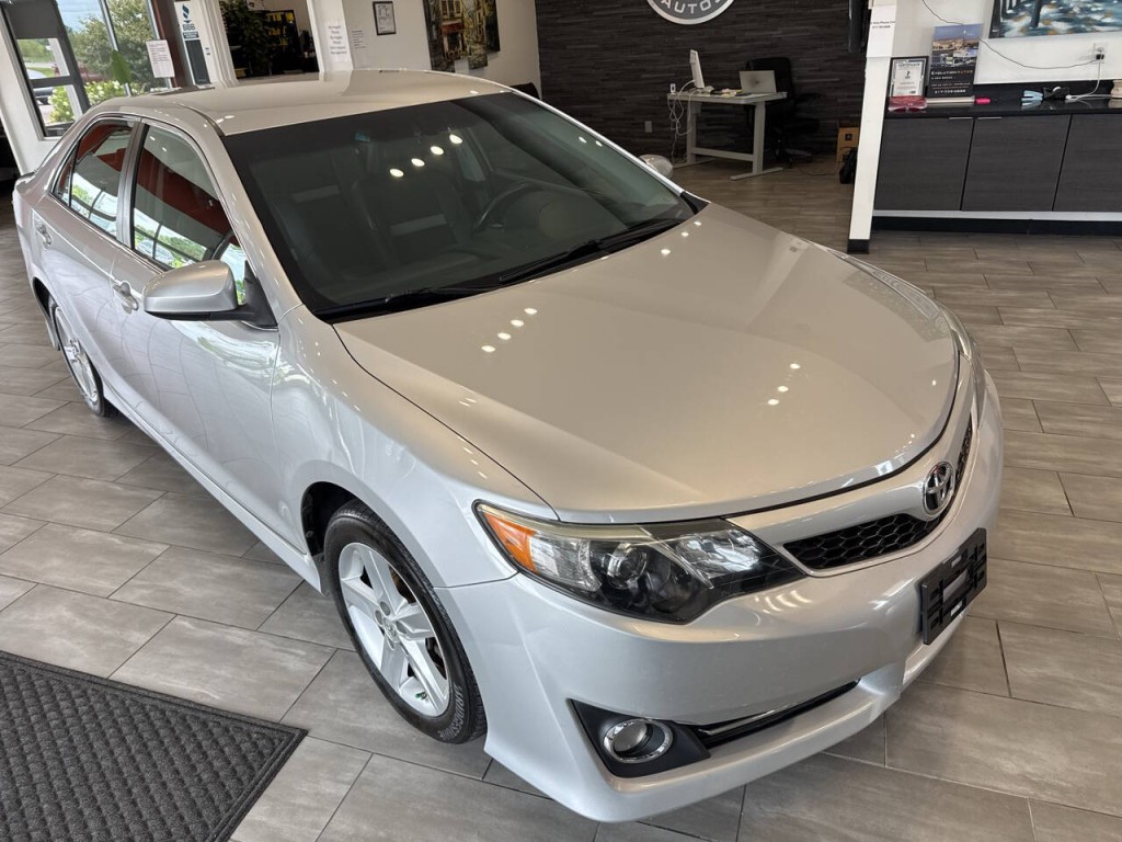 2014 Toyota Camry Image 9